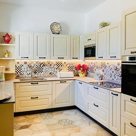 Villa Celeste - Lake View, Daily Housekeeping ארגגנו